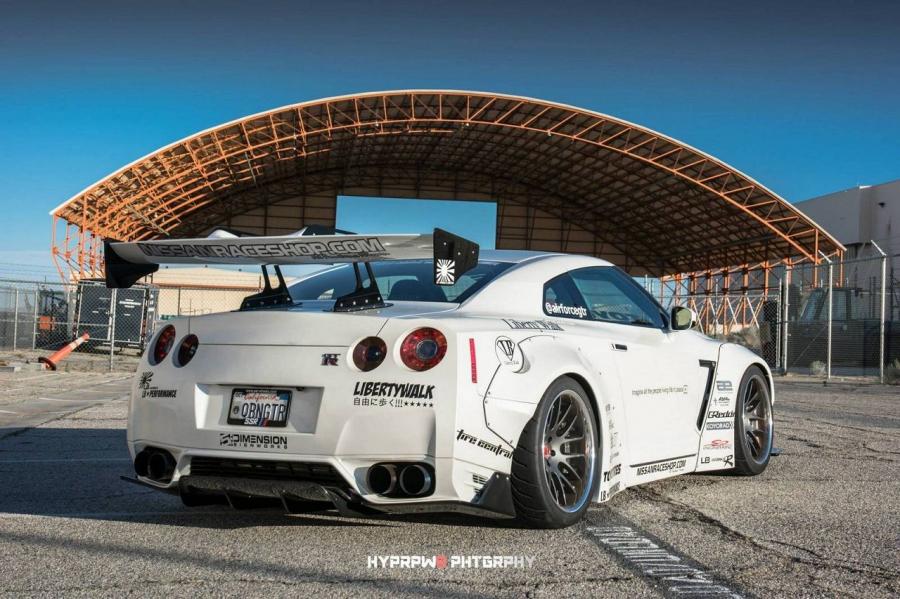  Nissan GT-R by Liberty Walk 2014 года  (фото 10 из 15)